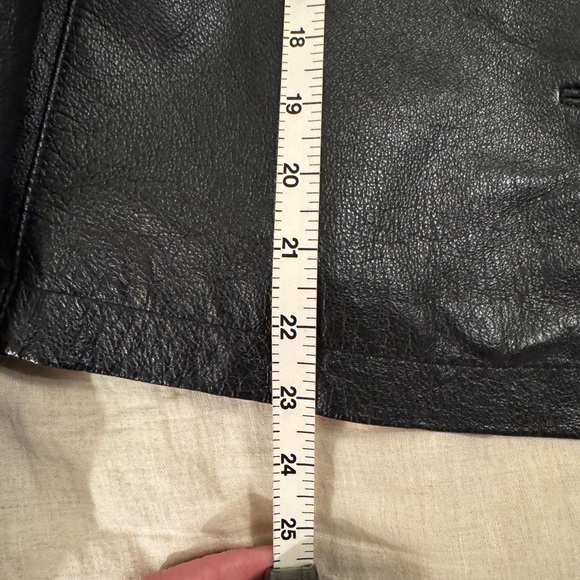 Vintage Cropped Leather Trucker Jacket - Picture 6 of 8